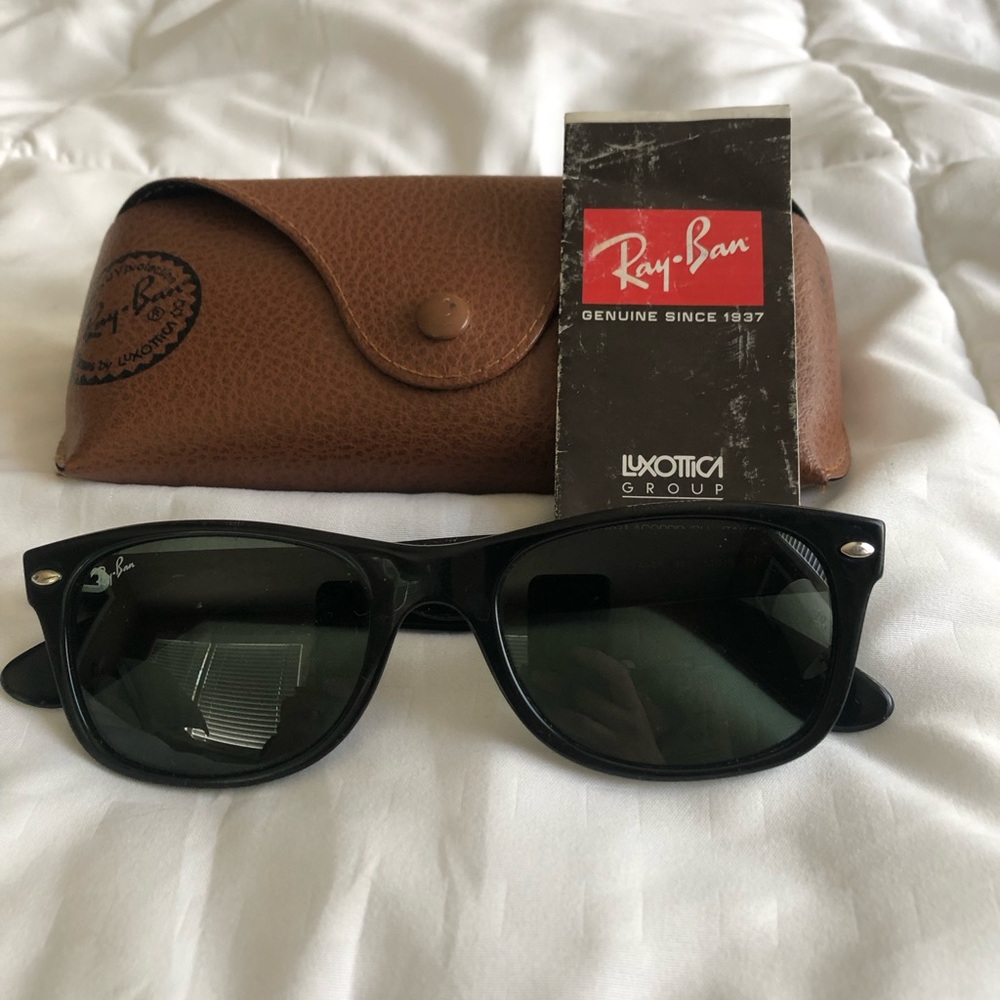 Ray-Ban Wayfarer black. Gently used.